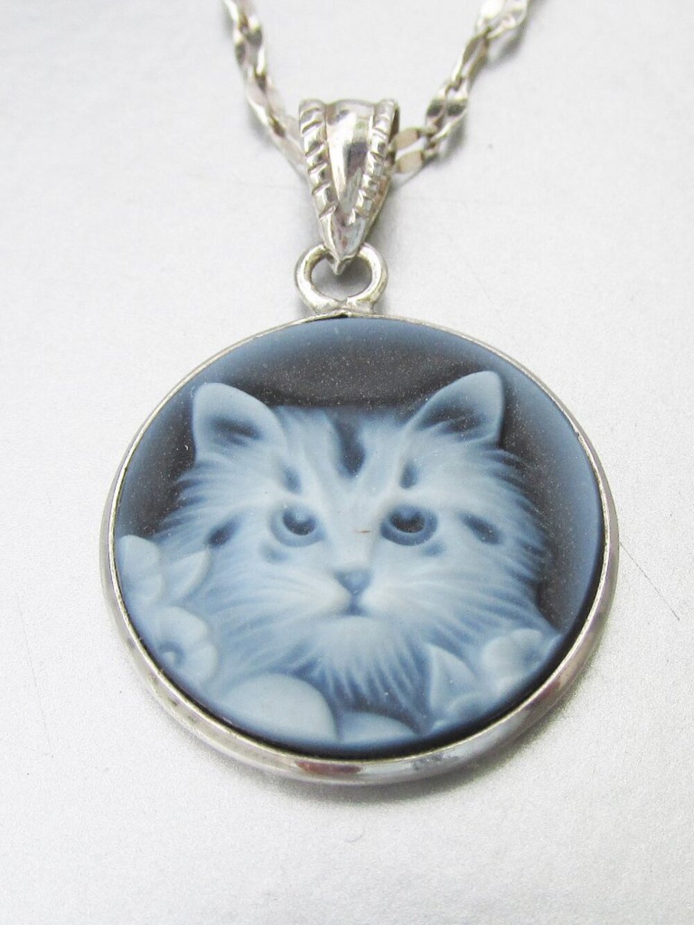 Sterling Silver Blue White Kitten Kitty Cat Cameo Pendant Necklace